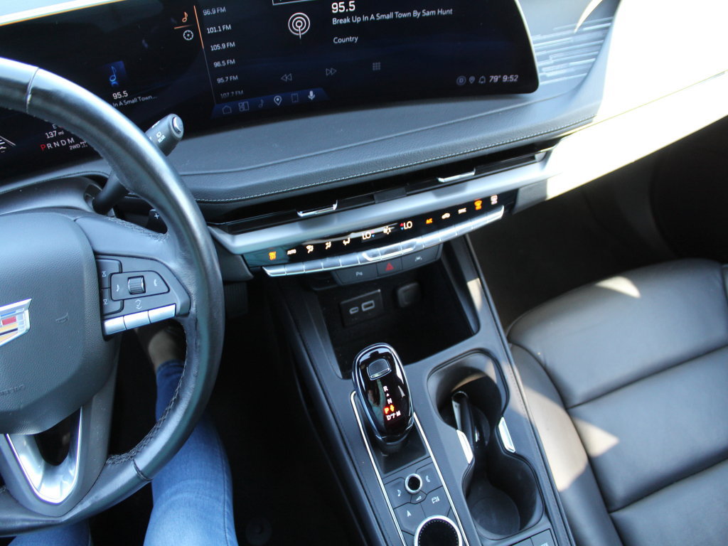 Used 2025 Cadillac XT4 Premium Luxury AWD/4WD image 19