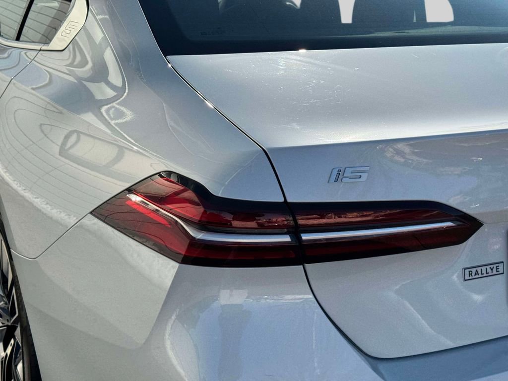 Certified 2025 BMW i5 xDrive40 w/ Premium Package image 13