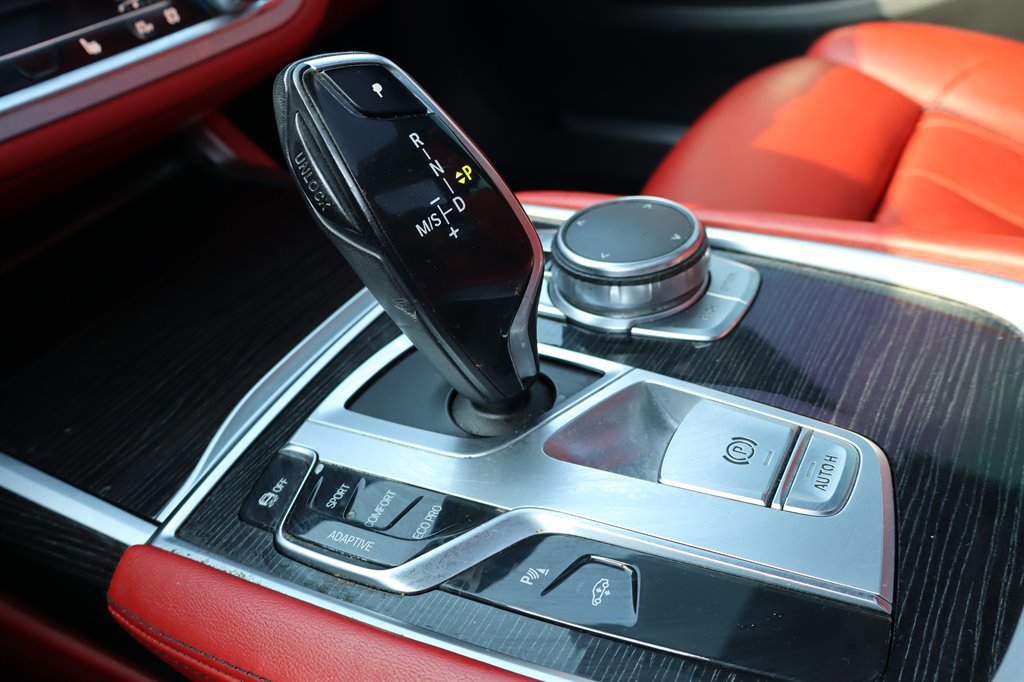 Used 2018 BMW 750i RWD image 33