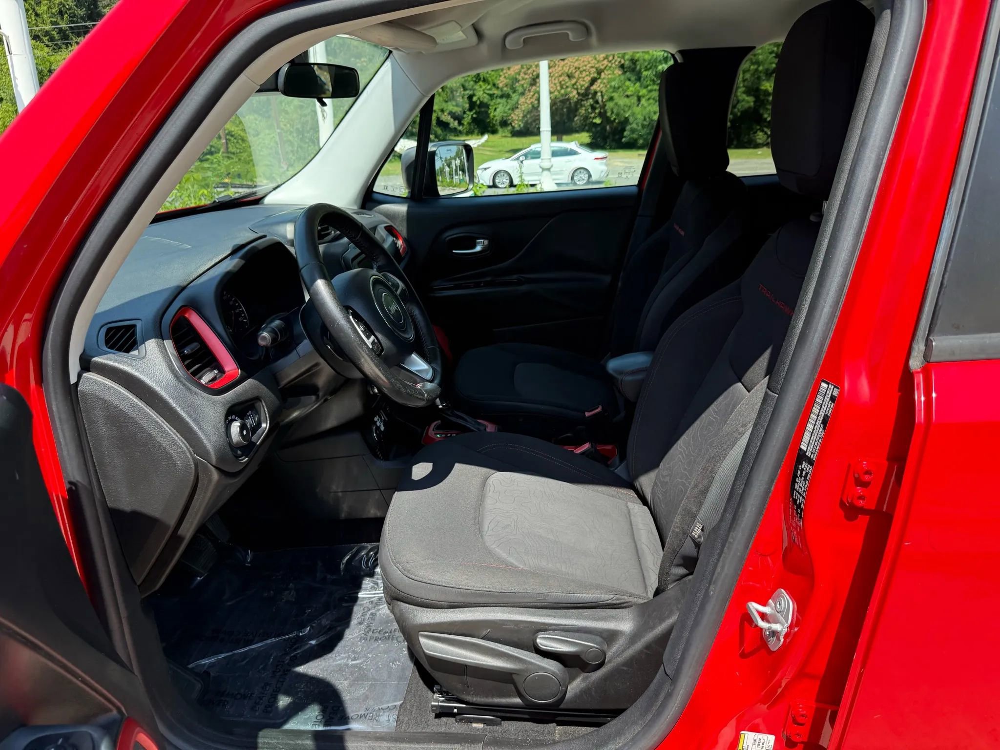 Used 2016 Jeep Renegade Trailhawk image 24