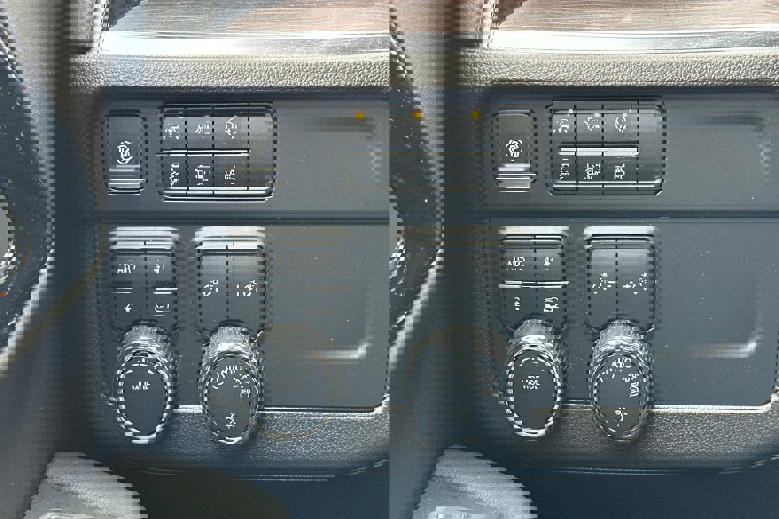 Used 2025 Chevrolet Tahoe LS image 33