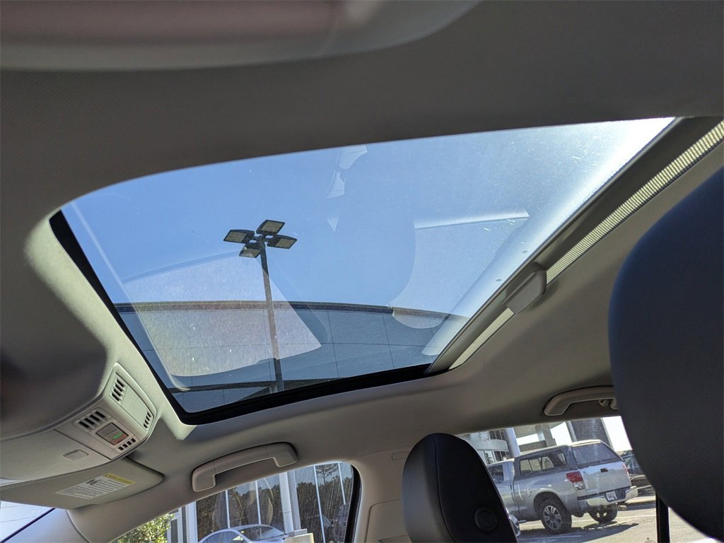 Used 2020 Volkswagen Golf 4-Door image 16