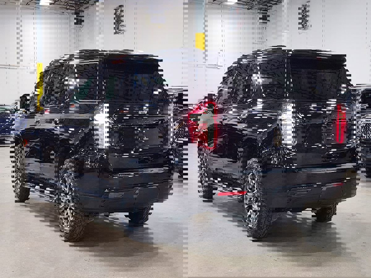 Used 2024 Chevrolet Tahoe Z71 w/ Luxury Package AWD/4WD image 11