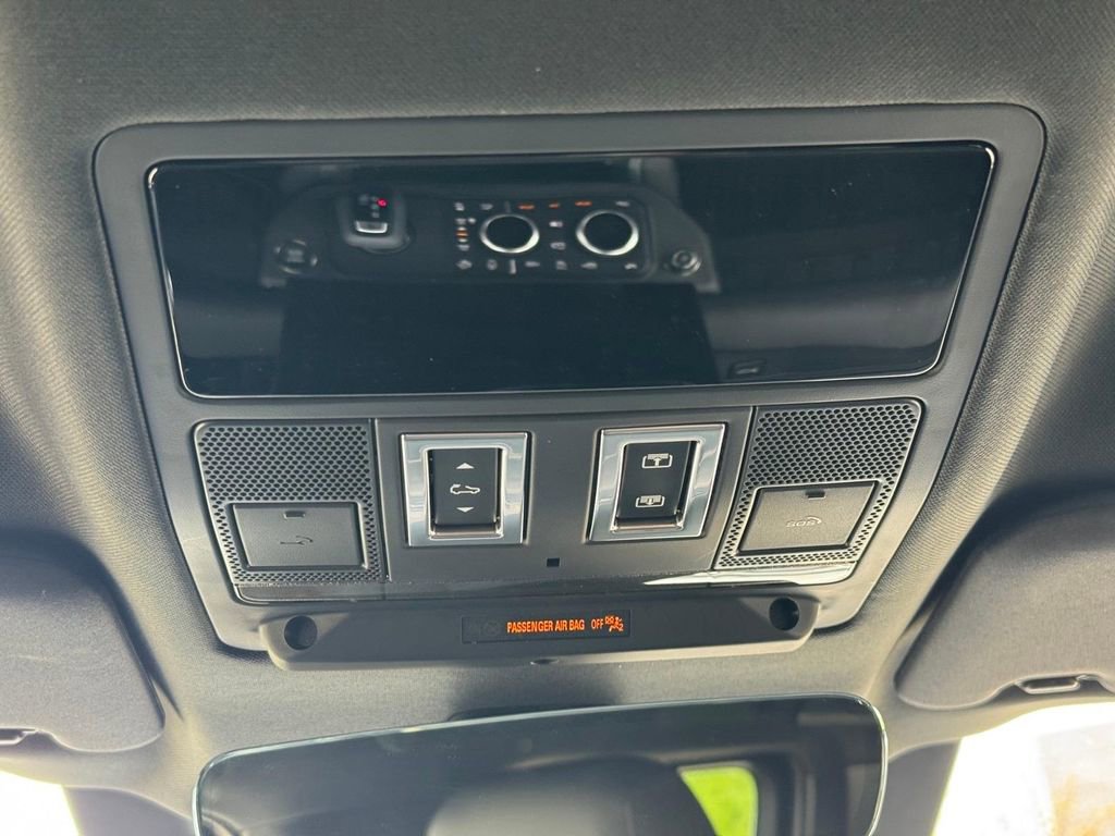 New 2026 Land Rover Defender 110 X-Dynamic SE AWD/4WD image 15