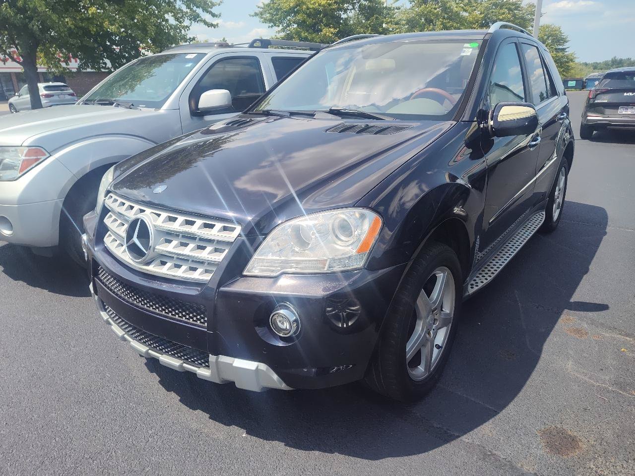 Used 2010 Mercedes-Benz ML 550 4MATIC image 3