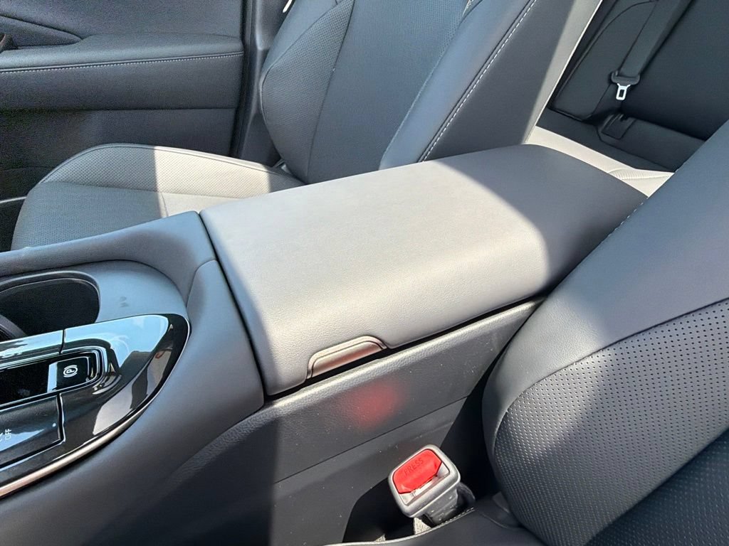 New 2026 Toyota Crown Platinum AWD/4WD image 22
