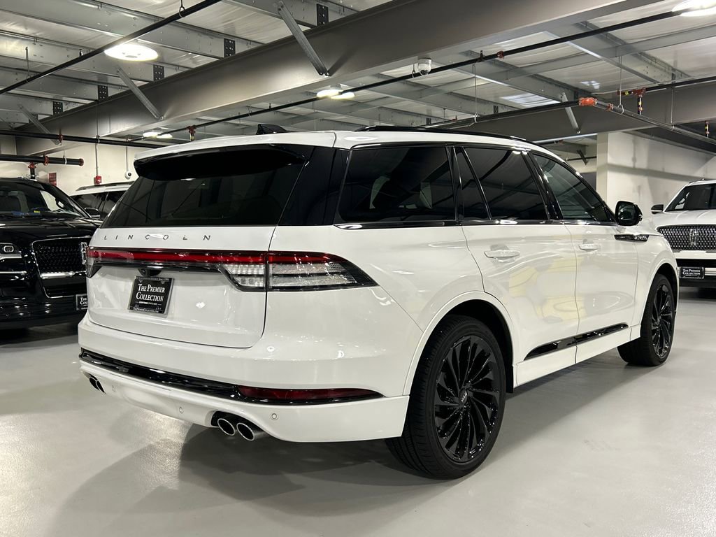 Used 2026 Lincoln Aviator Reserve w/ Jet Appearance Package AWD/4WD image 2