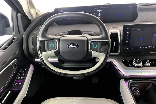 Used 2025 Ford Expedition Platinum w/ Driver's Package AWD/4WD image 5