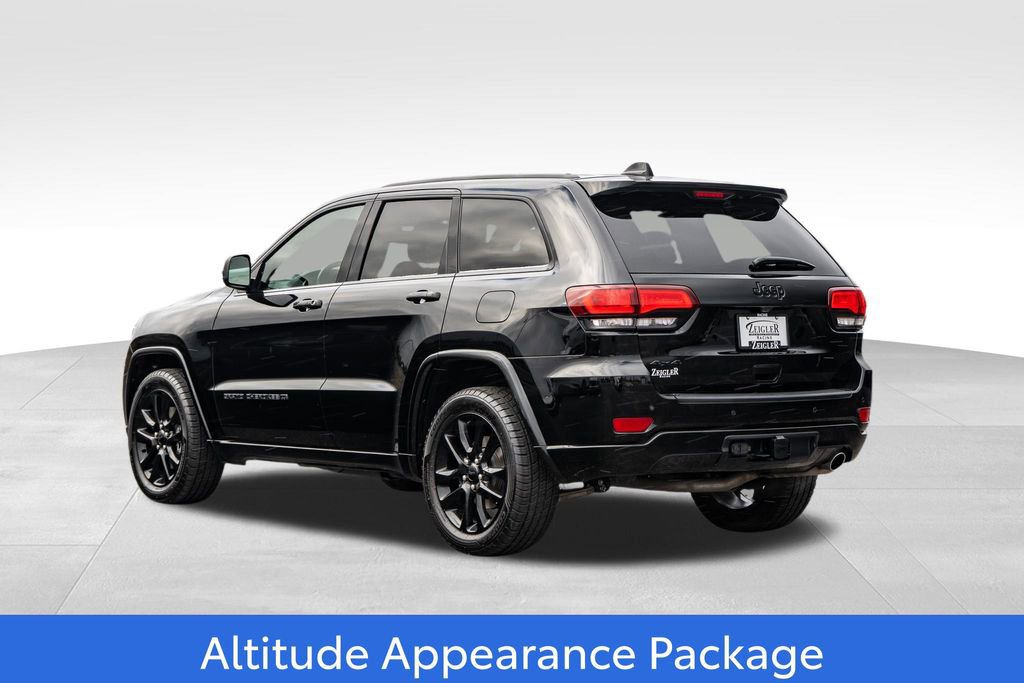 Used 2022 Jeep Grand Cherokee Laredo X image 5