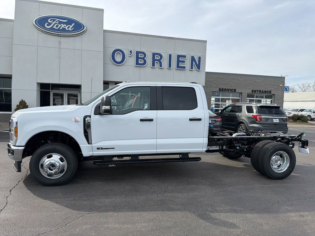 New 2026 Ford F350 4x4 Crew Cab DRW Super Duty image 2