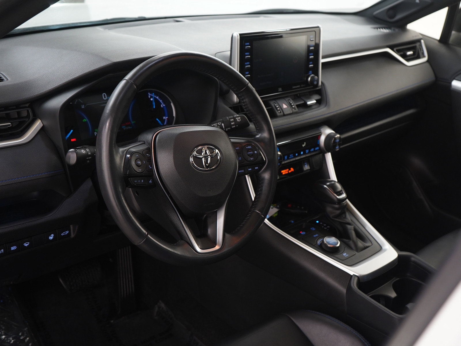 Used 2020 Toyota RAV4 XSE image 24