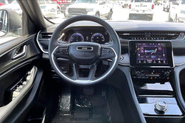 Used 2025 Jeep Grand Cherokee L Laredo w/ Luxury Tech Group I image 4