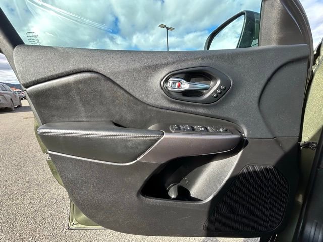 Used 2019 Jeep Cherokee Limited image 34