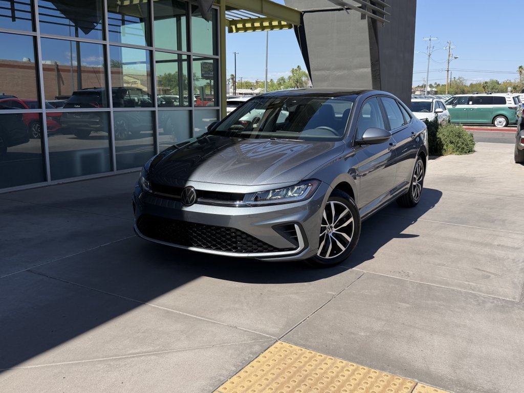 Used 2025 Volkswagen Jetta SE w/ Sunroof Package FWD image 2