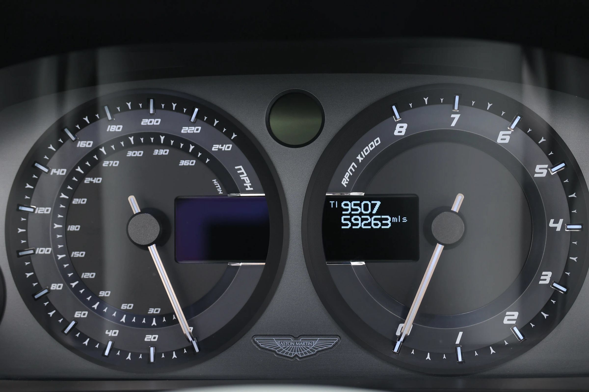 Used 2014 Aston Martin Vanquish Volante RWD image 33