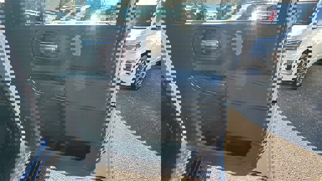 Used 2021 GMC Sierra 2500 Denali w/ Denali Ultimate Package image 17