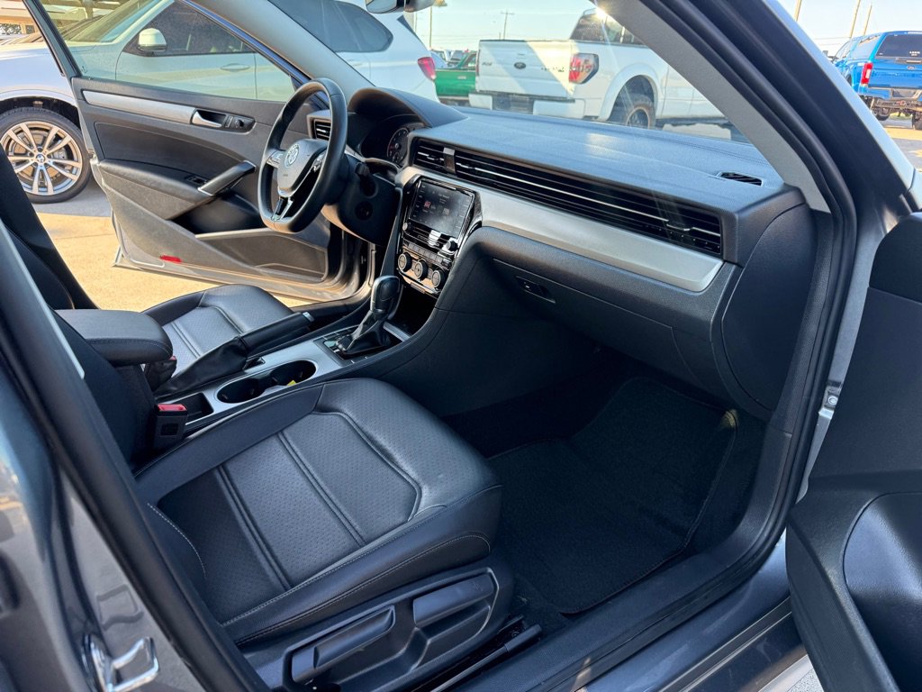 Used 2021 Volkswagen Passat 2.0T SE FWD image 14