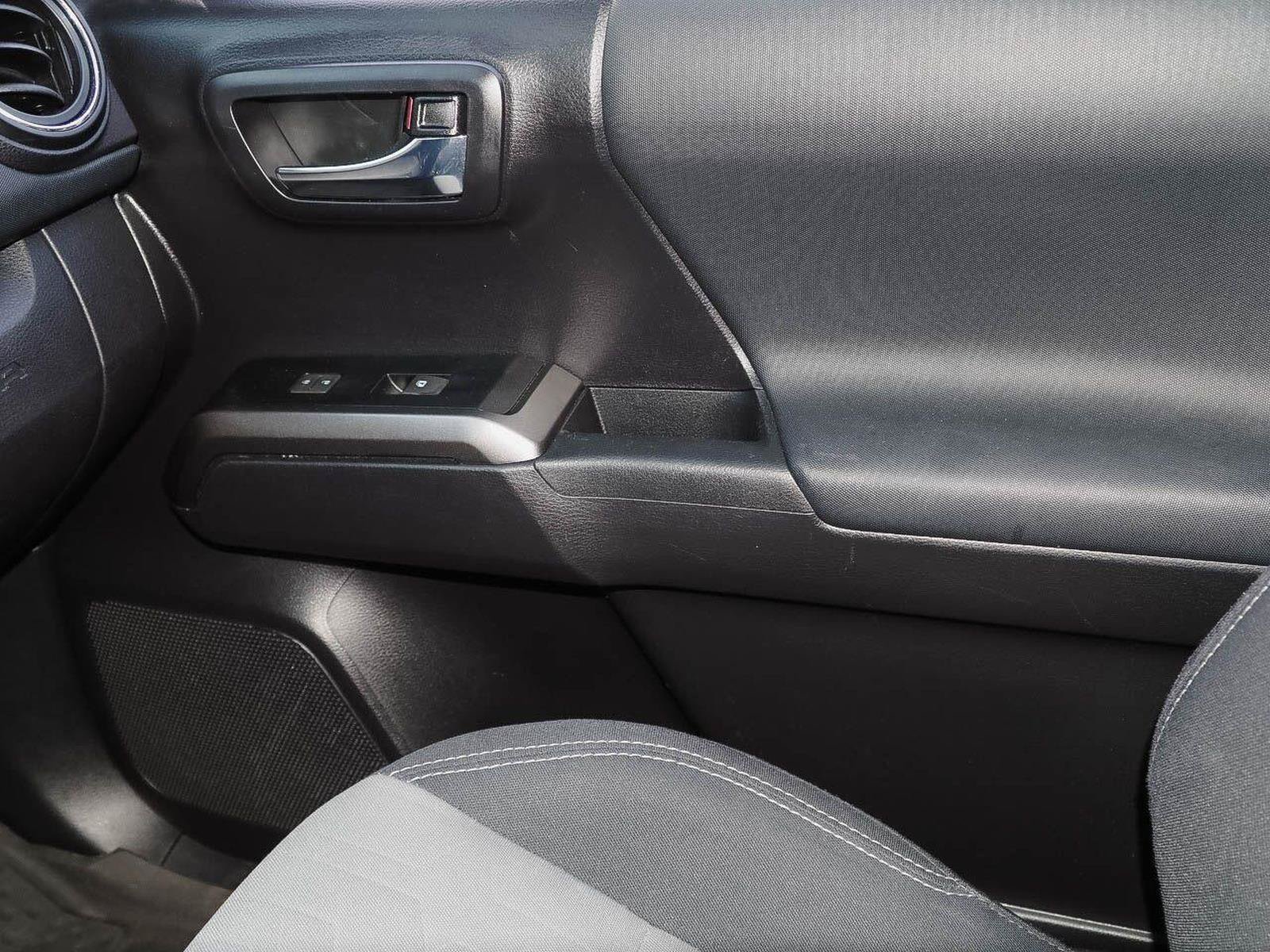 Used 2020 Toyota Tacoma TRD Sport AWD/4WD image 16
