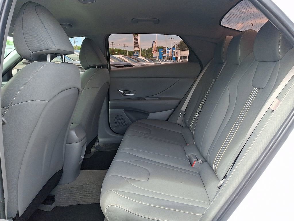 Used 2024 Hyundai Elantra SEL FWD image 12