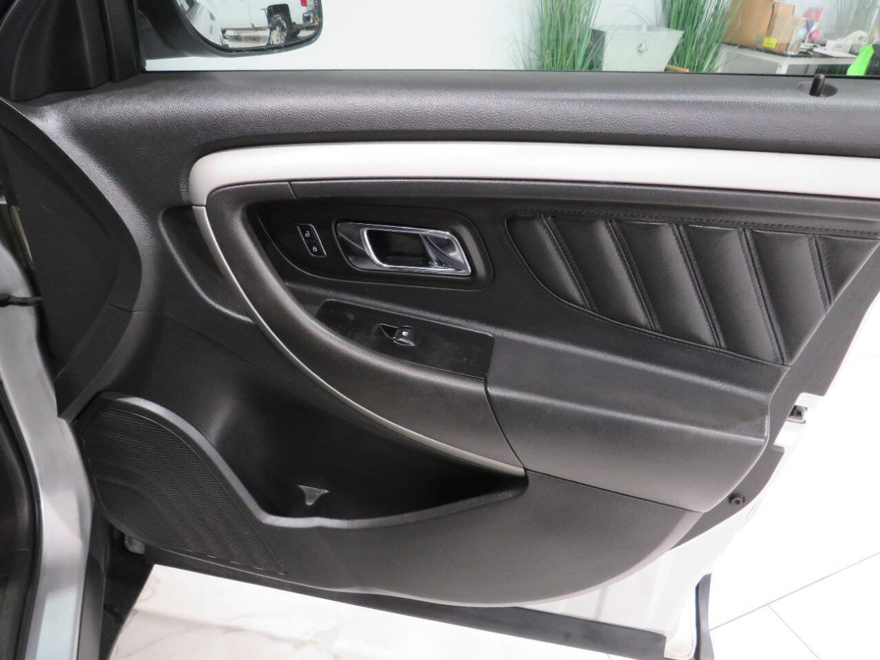 Used 2015 Ford Taurus SEL w/ Equipment Group 201A FWD image 25