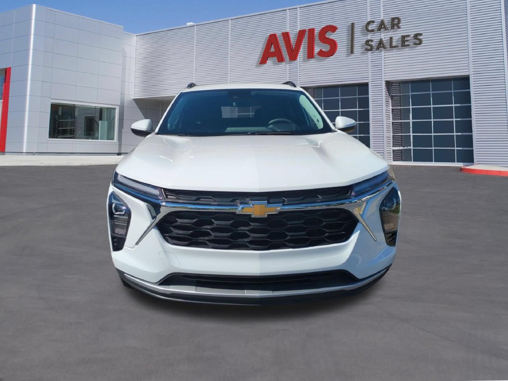 Used 2026 Chevrolet Trax LT FWD image 2