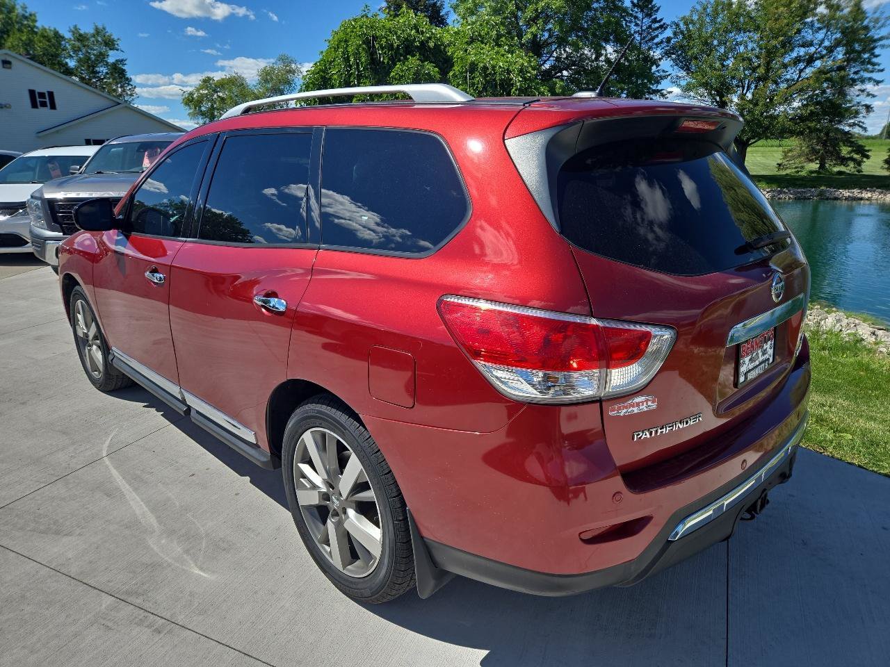 Used 2014 Nissan Pathfinder Platinum w/ Platinum Premium Package AWD/4WD image 3