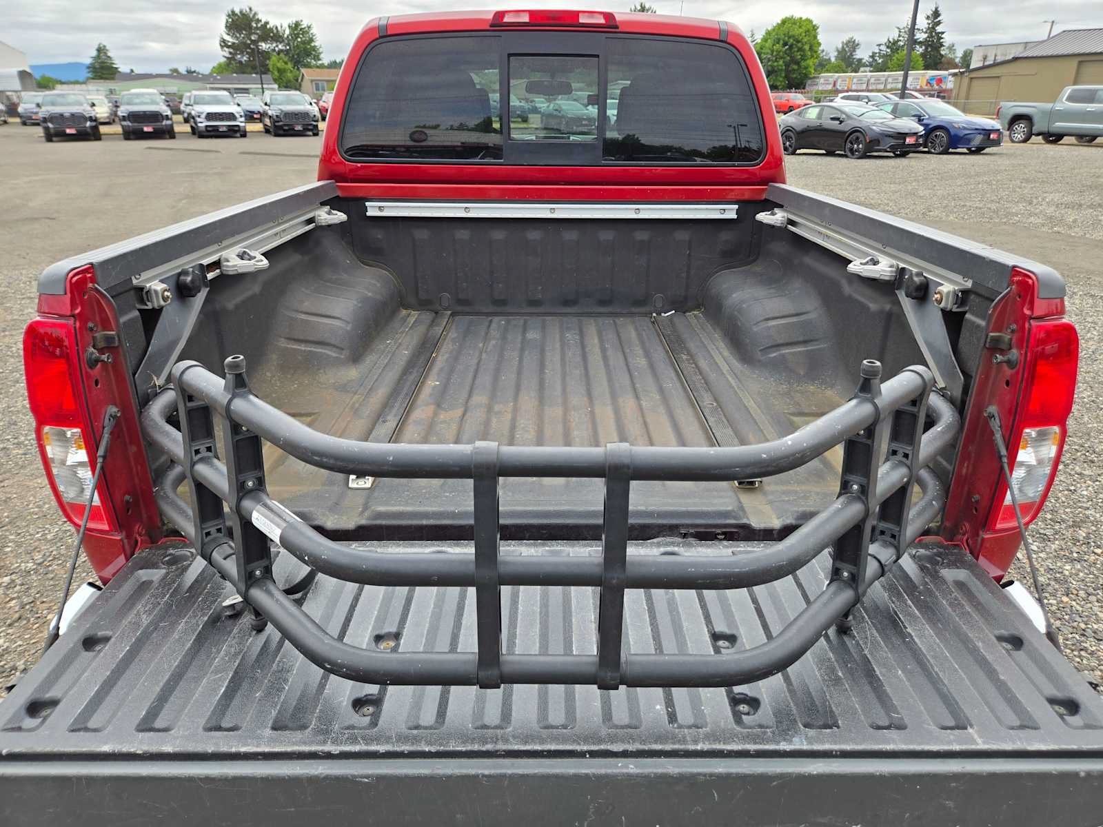 Used 2015 Nissan Frontier SV w/ SV Value Truck Package AWD/4WD image 14