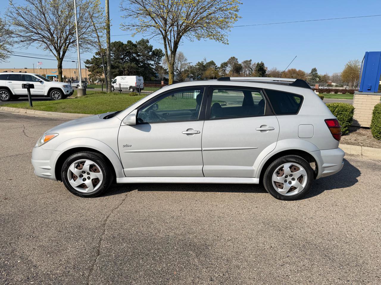 Used 2008 Pontiac Vibe w/ Preferred Package FWD image 8