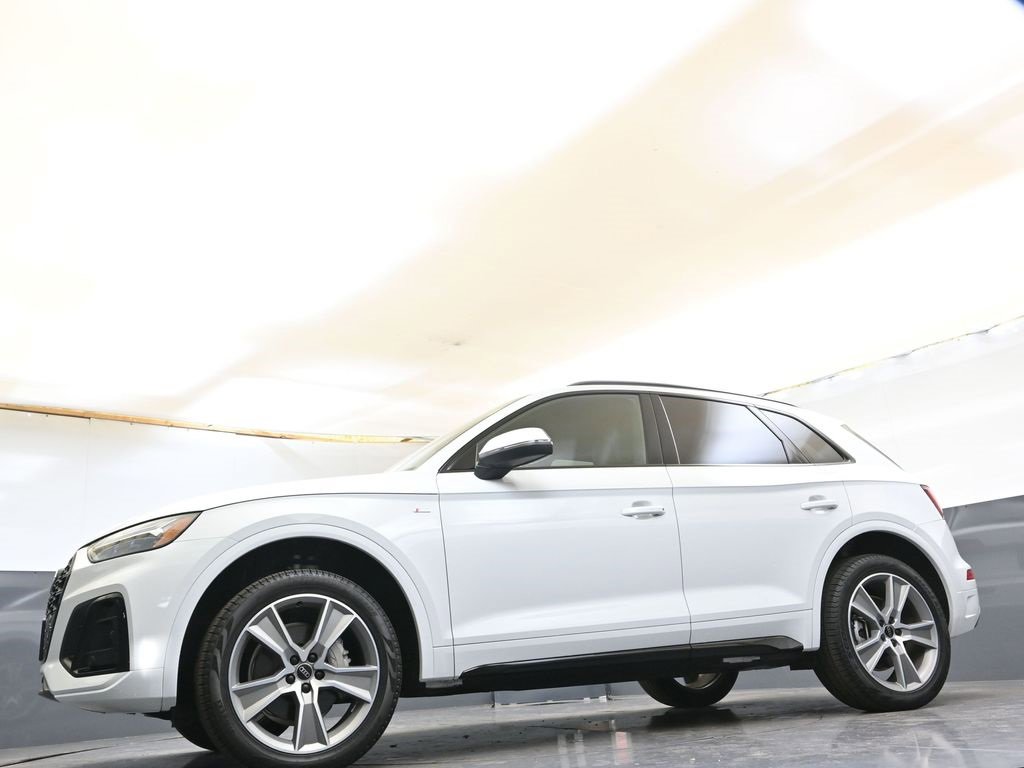 Certified 2025 Audi Q5 2.0T Premium w/ Convenience Plus Package image 41
