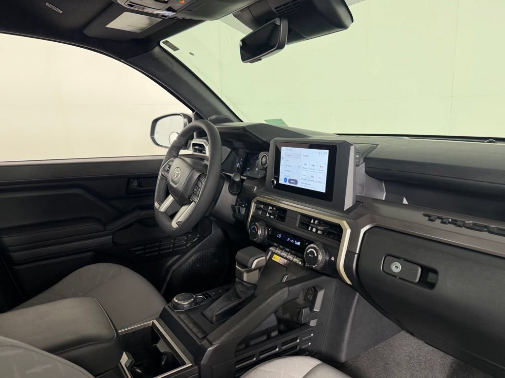 Used 2025 Toyota Tacoma SR5 AWD/4WD image 28