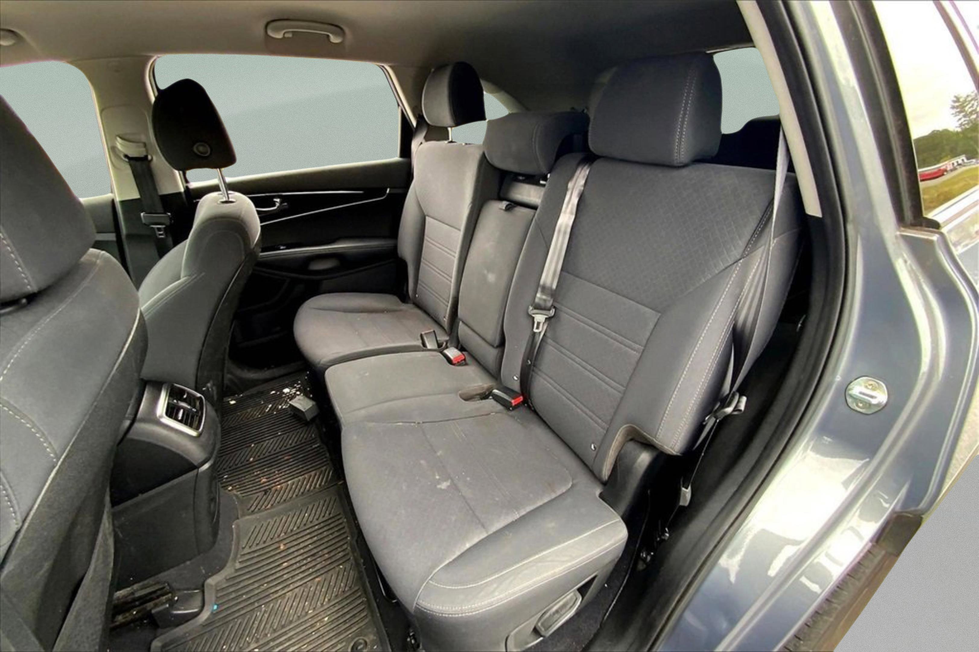 Used 2020 Kia Sorento LX image 27