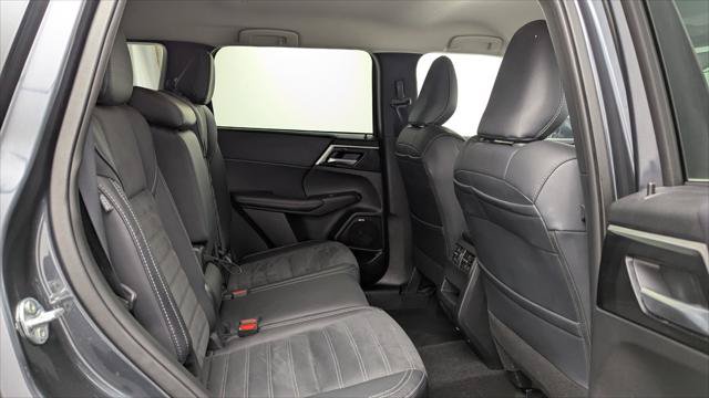 Used 2025 Mitsubishi Outlander SE AWD/4WD image 18