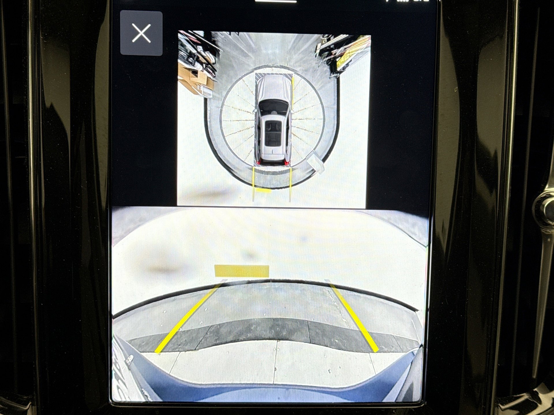 Used 2025 Volvo XC60 T8 Plus w/ Climate Package image 10