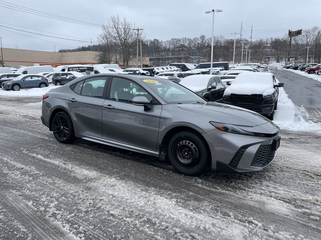 Used 2025 Toyota Camry SE AWD/4WD image 6