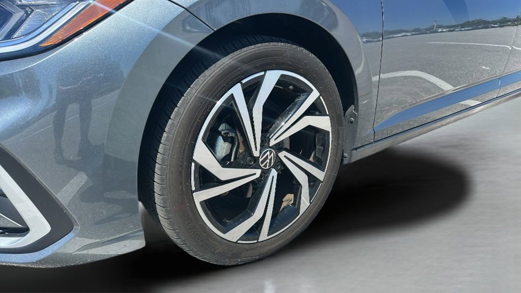 Certified 2025 Volkswagen Jetta SEL FWD image 33