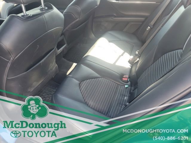Used 2020 Toyota Camry SE w/ Sunroof Package image 21