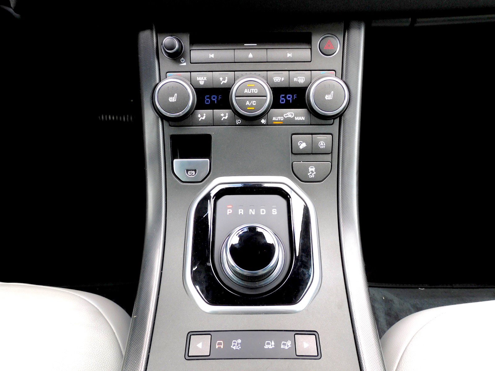 Used 2019 Land Rover Range Rover Evoque SE Premium AWD/4WD image 12