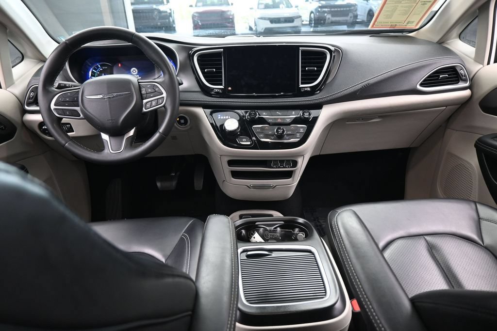 Used 2023 Chrysler Pacifica Touring-L FWD image 36