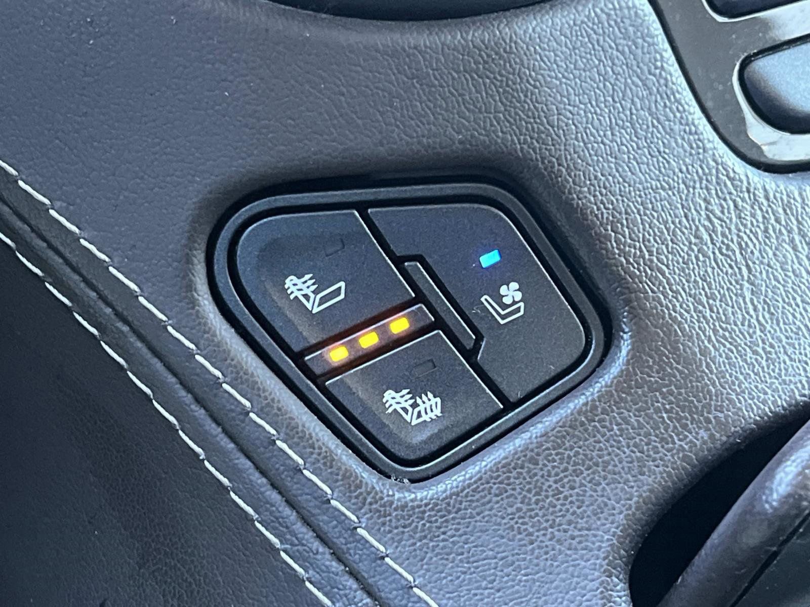 Used 2018 Chevrolet Suburban Premier image 33