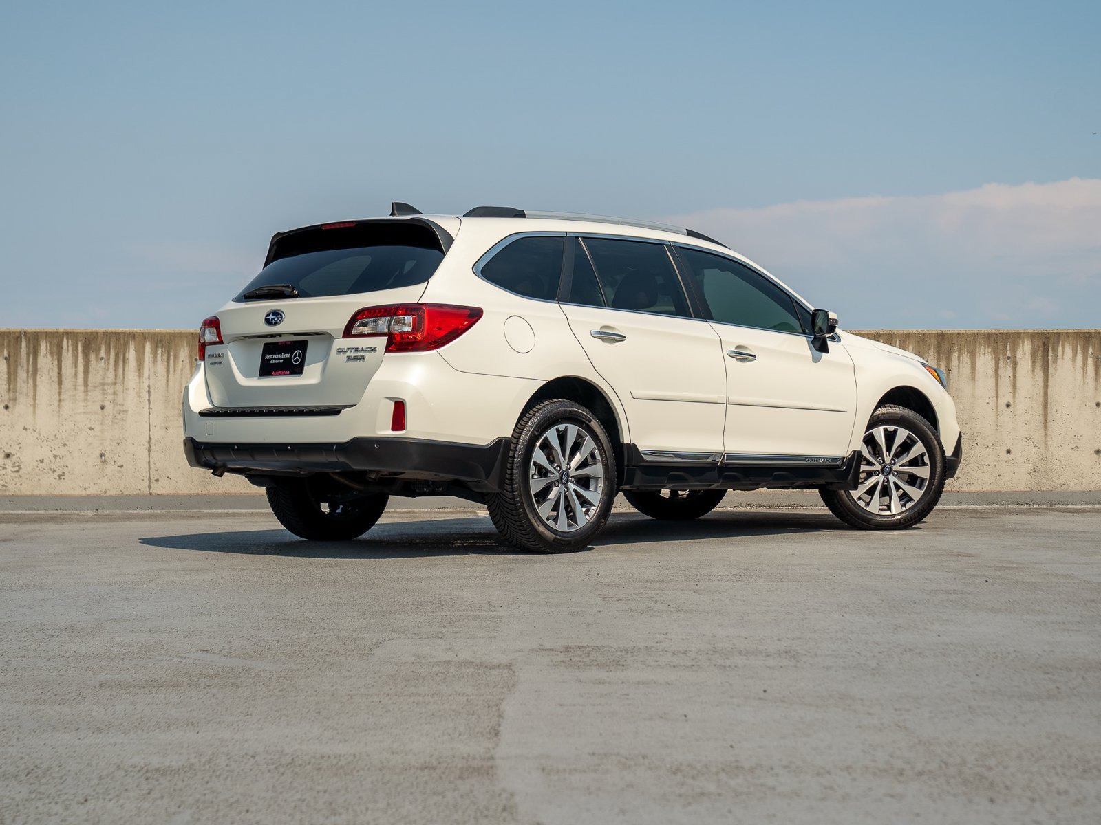 Used 2017 Subaru Outback 3.6R Touring w/ Popular Package #5A AWD/4WD image 4