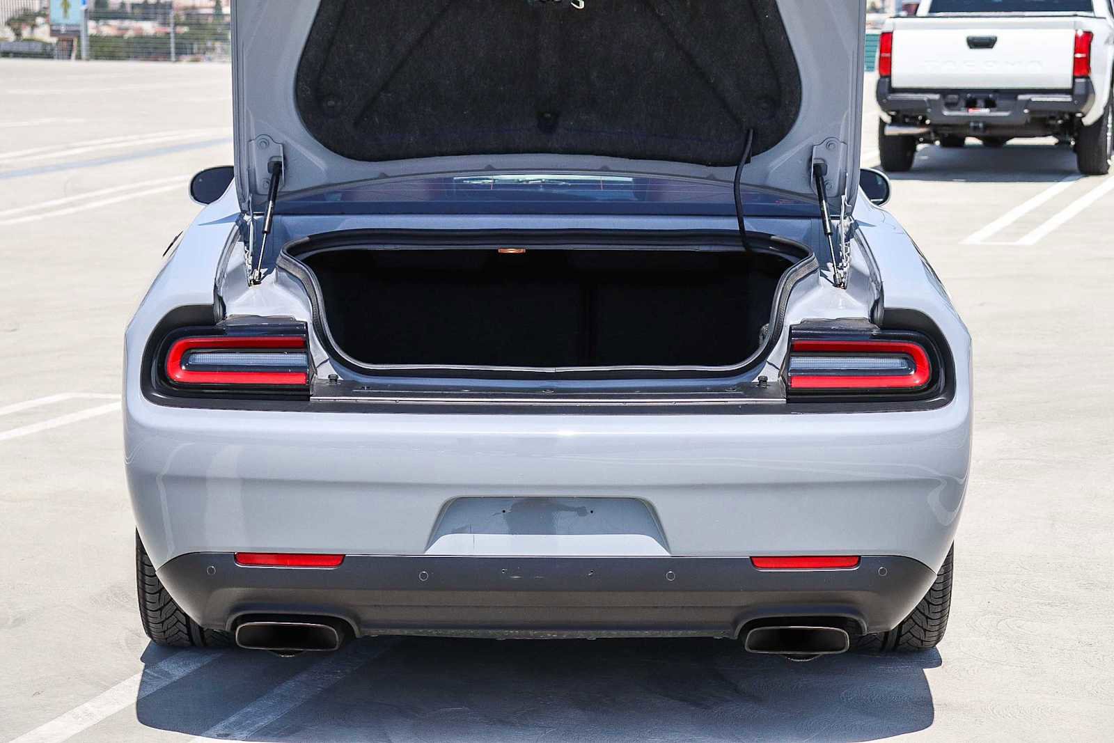 Used 2022 Dodge Challenger SRT Hellcat w/ Plus Package RWD image 31