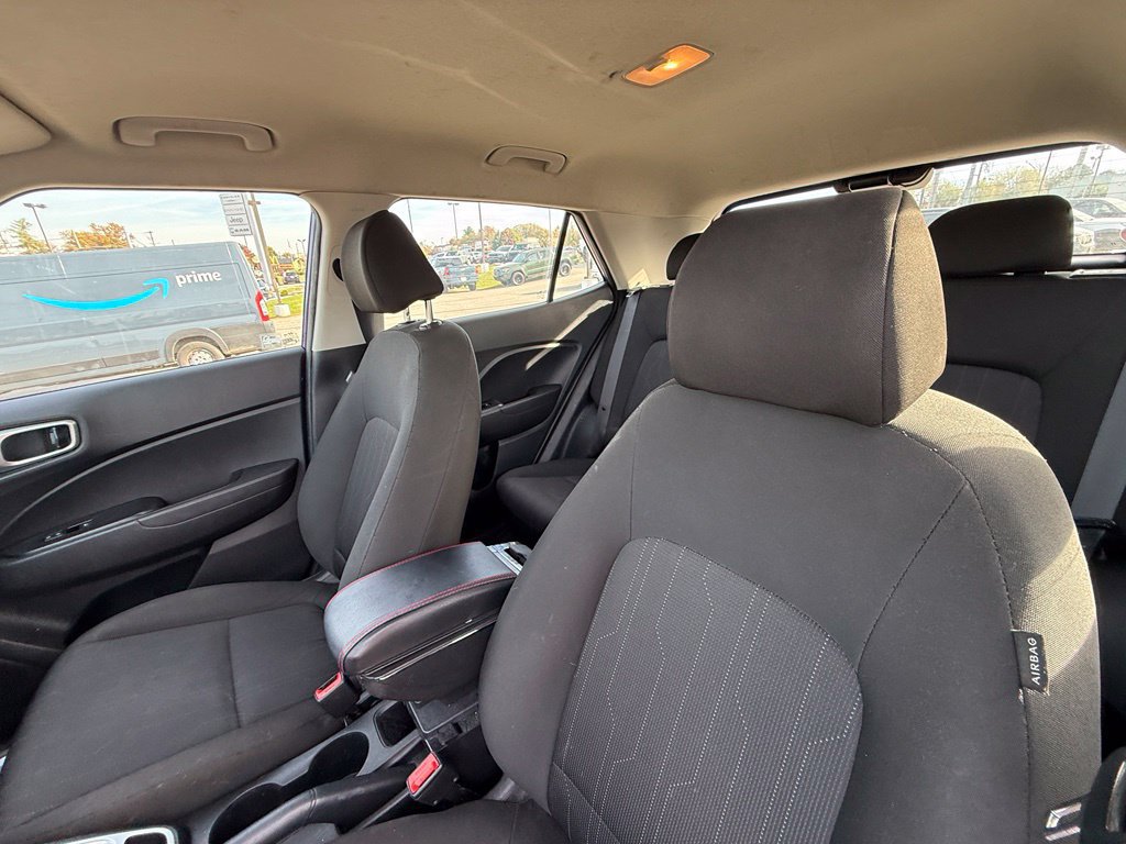 Used 2021 Hyundai Venue SE FWD image 13