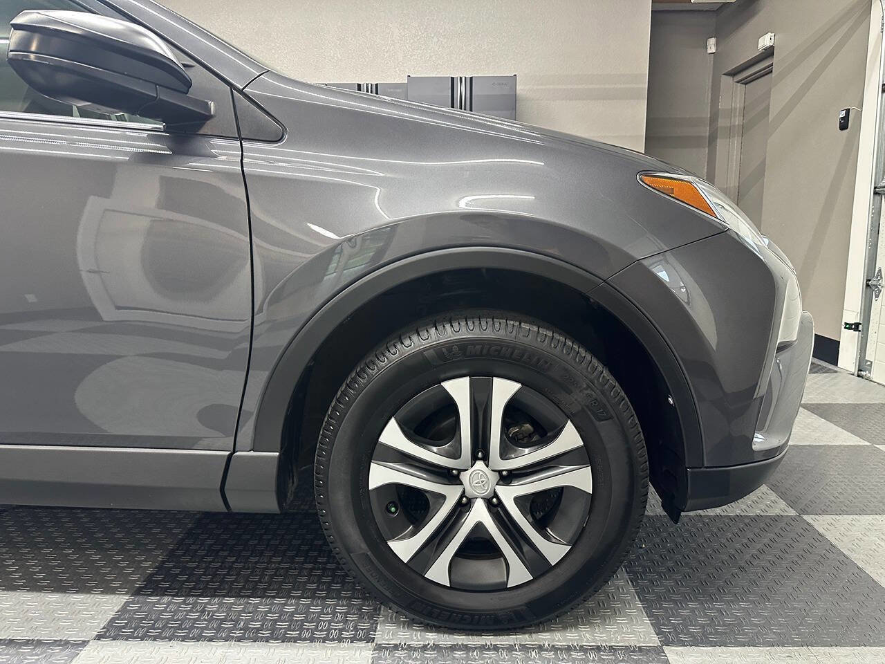 Used 2016 Toyota RAV4 LE AWD/4WD image 6