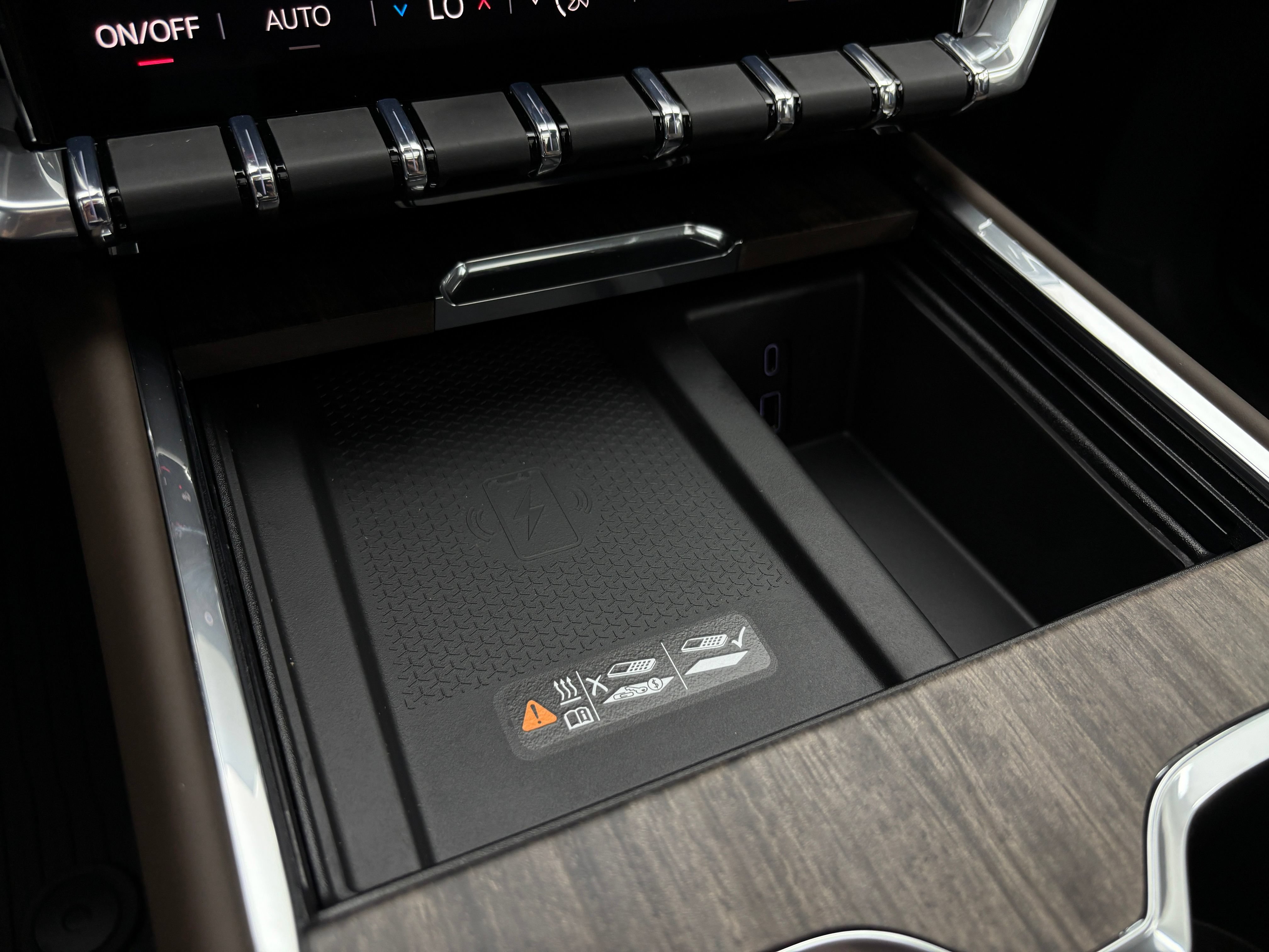 New 2026 GMC Acadia Denali Ultimate w/ LPO, Floor Liner Package AWD/4WD image 36