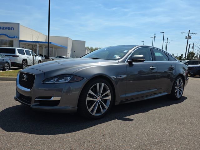Used 2017 Jaguar XJ R-Sport image 7
