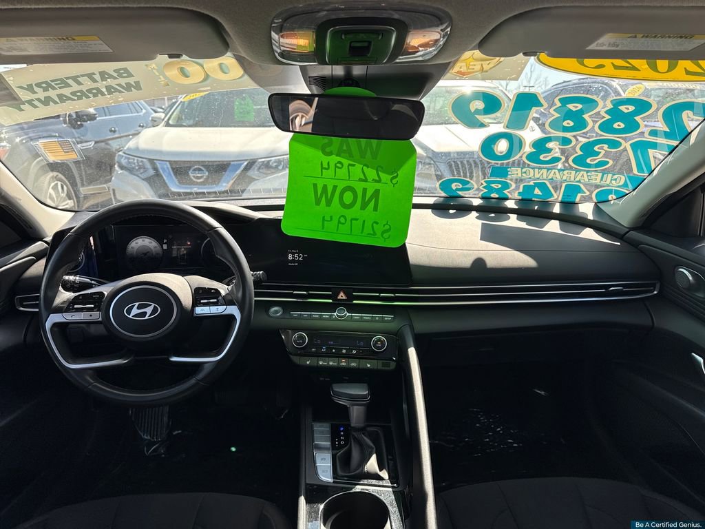 Certified 2025 Hyundai Elantra SEL FWD image 32