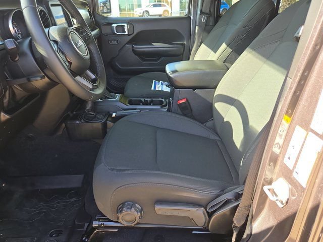 Used 2018 Jeep Wrangler Unlimited Sport S AWD/4WD image 15