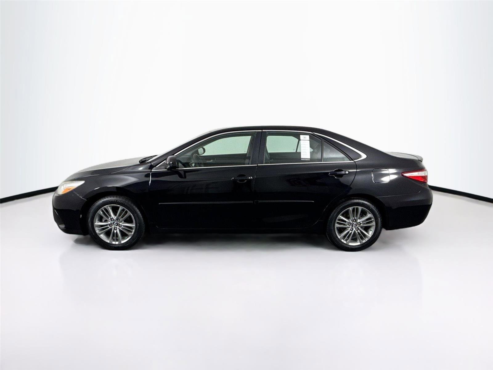Used 2017 Toyota Camry SE FWD image 11