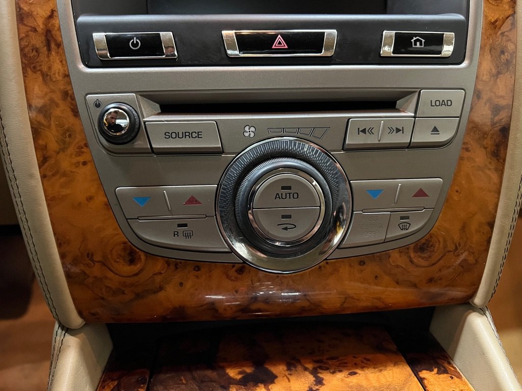 Used 2010 Jaguar XK Coupe RWD image 34