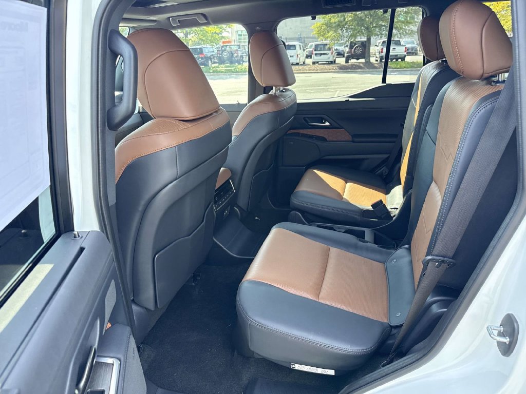 Used 2024 Lexus GX 550 w/ Accessory Package (2T) AWD/4WD image 10